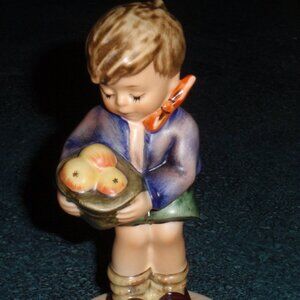 "A Gift From A Friend" Goebel Hummel Figurine #485 TMK7 - LIttle Boy With Apples